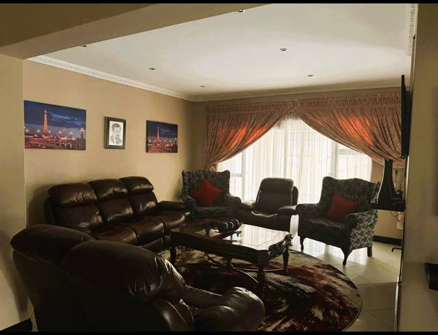 4 BEDROOM HOUSE FOR SALE IN VANDERBIJLPARK SE 8
